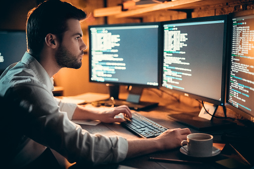 ¡Explore una carrera de programación de computadoras aprendiendo con edX hoy!