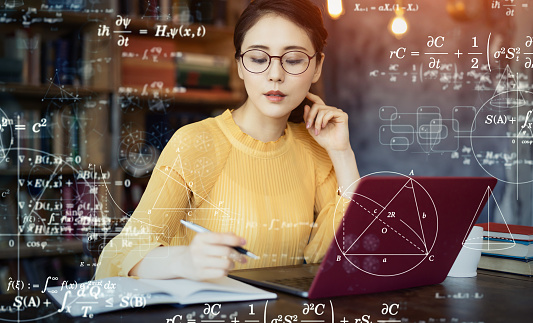¡Construye una carrera aprendiendo matemáticas en línea!